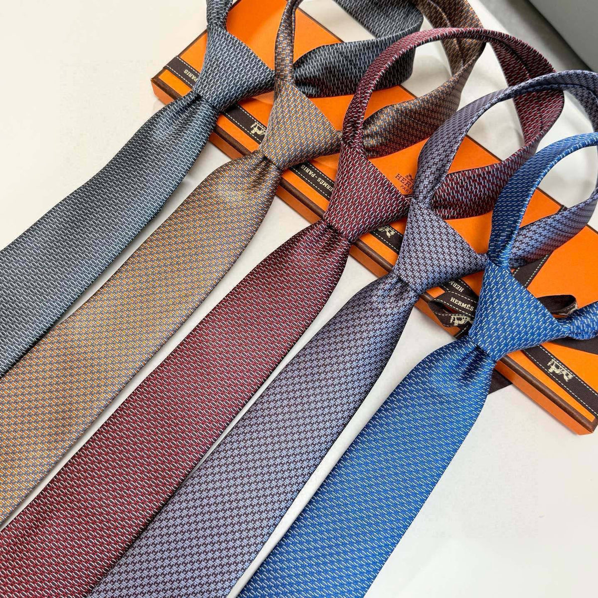 Hermes Style Men's Micro Geometric Silk Tie