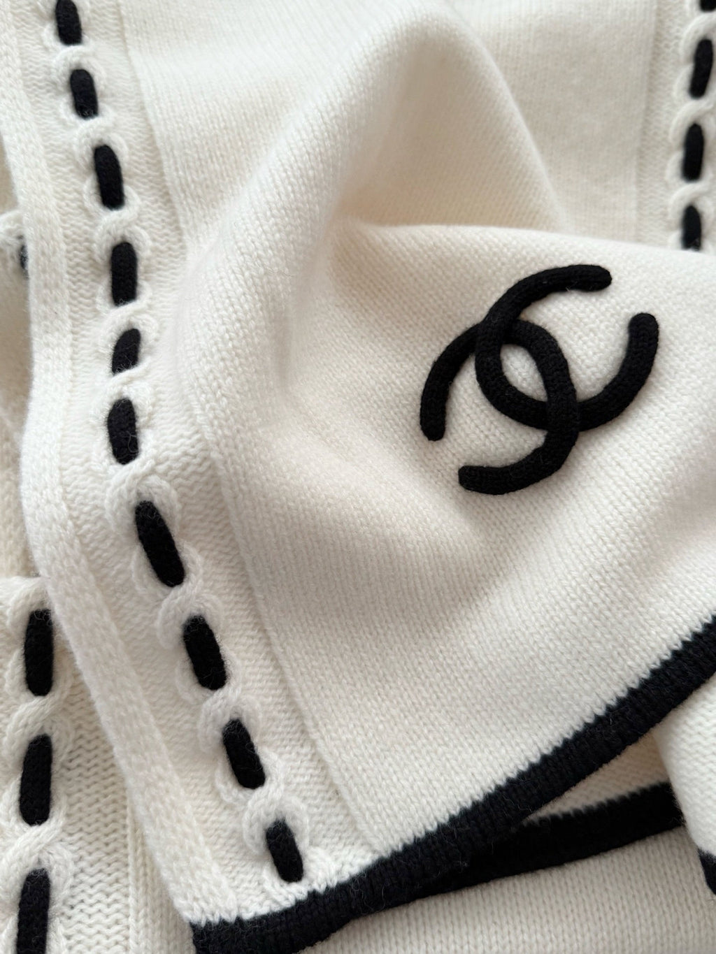 Chanel Style Contrast-Stitch Knit Scarf