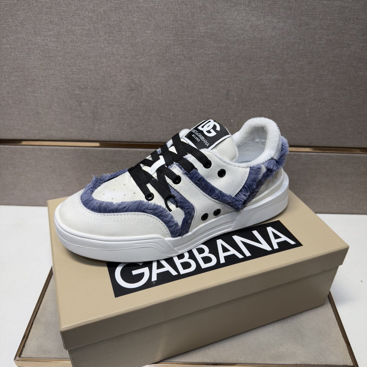 Dolce & Gabbana White & Navy Low-Top Sneakers