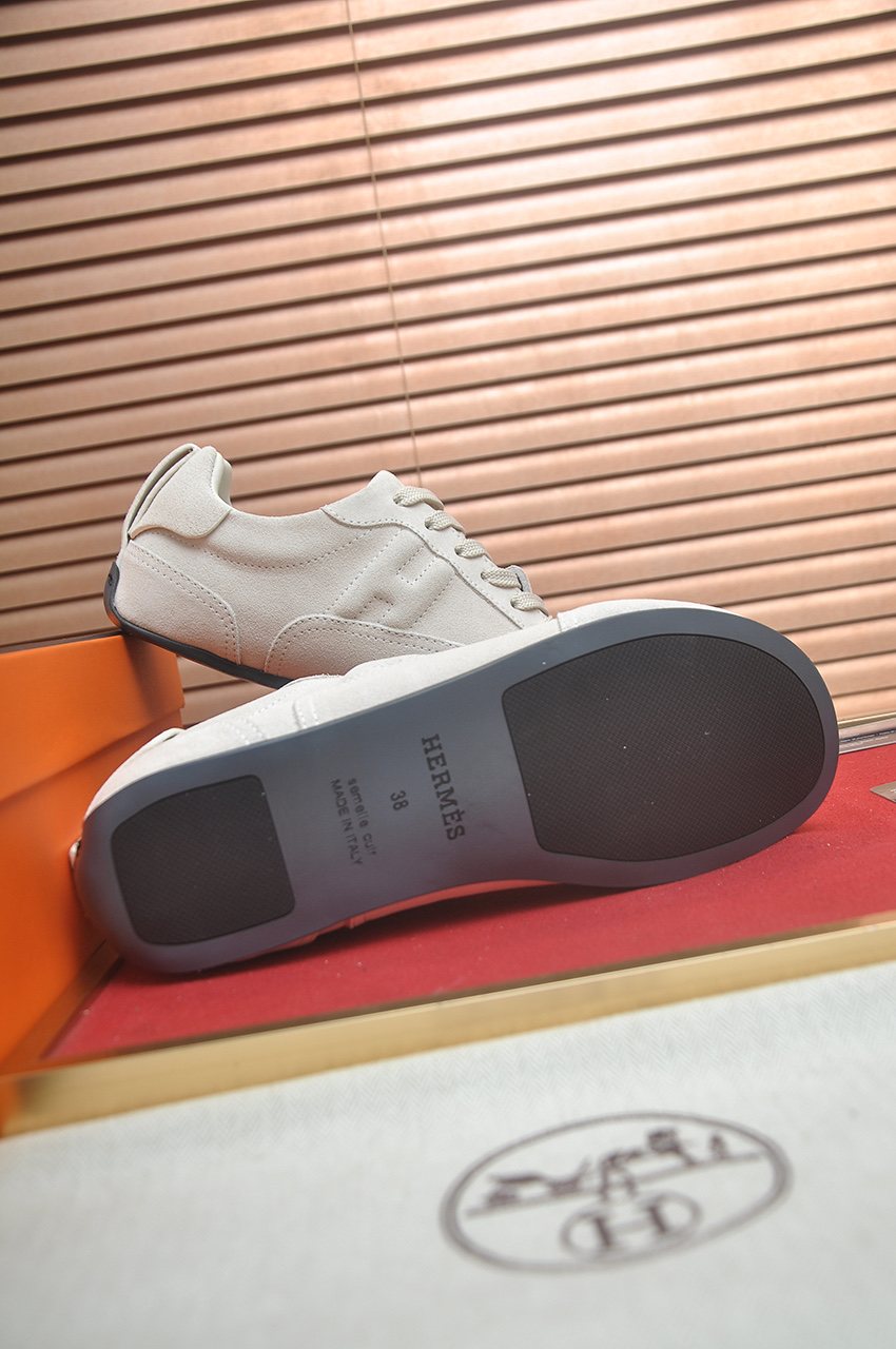 Hermès Off-White Low-Top Sneakers